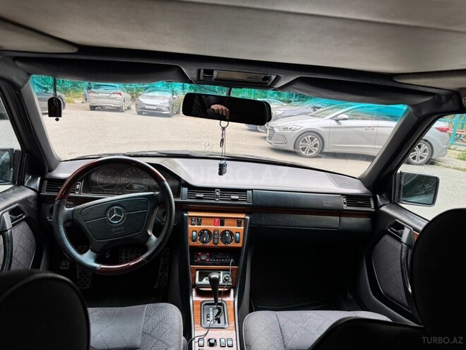 Mercedes 220 E-7