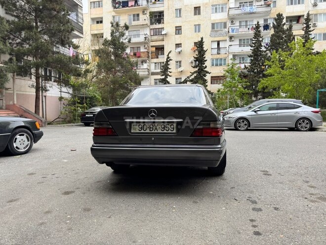 Mercedes 220 E-5