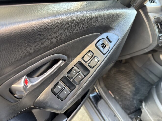 Hyundai ix35-12