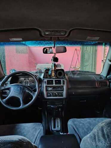 Mitsubishi Pajero io-3