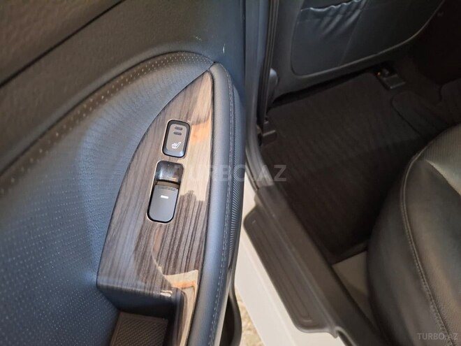 Kia K5-12