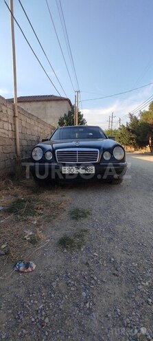 Mercedes E 280-1