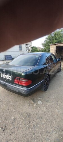 Mercedes E 280-4