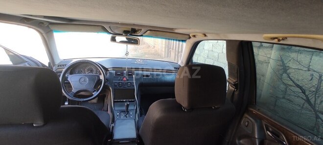 Mercedes E 280-8