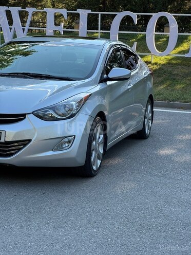Hyundai Elantra-2