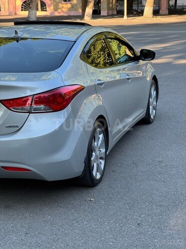 Hyundai Elantra-6