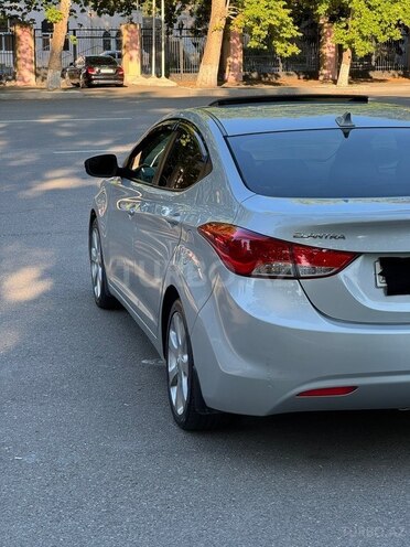 Hyundai Elantra-5