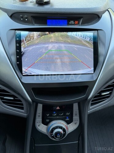 Hyundai Elantra-11