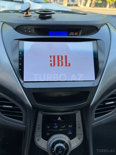 Hyundai Elantra-12