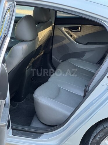 Hyundai Elantra-8