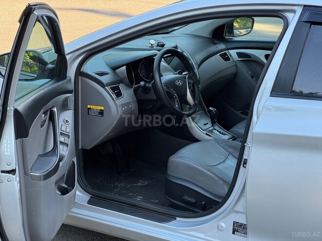Hyundai Elantra-10
