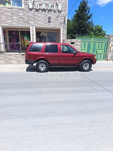 Nissan Pathfinder-2