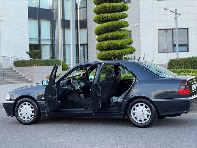 Mercedes C 200-11