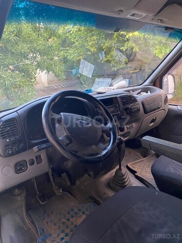 Ford Transit-9
