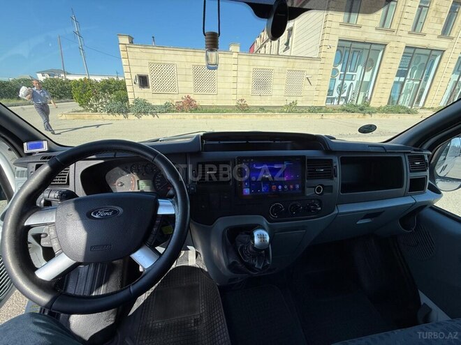Ford Transit-3