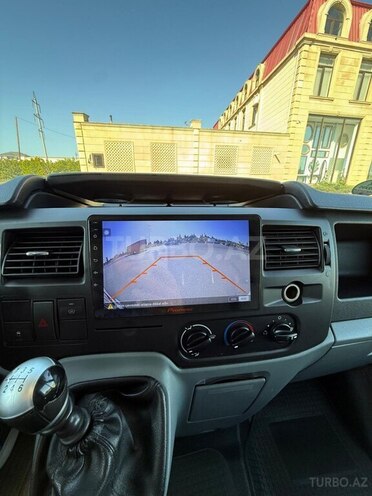 Ford Transit-14