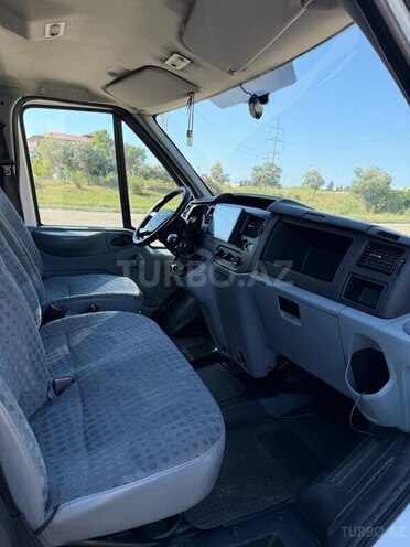 Ford Transit-12