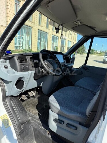 Ford Transit-11