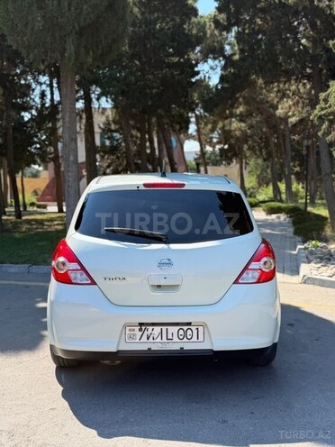 Nissan Tiida-6