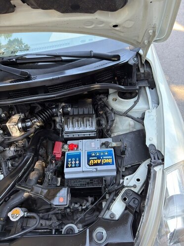 Nissan Tiida-14