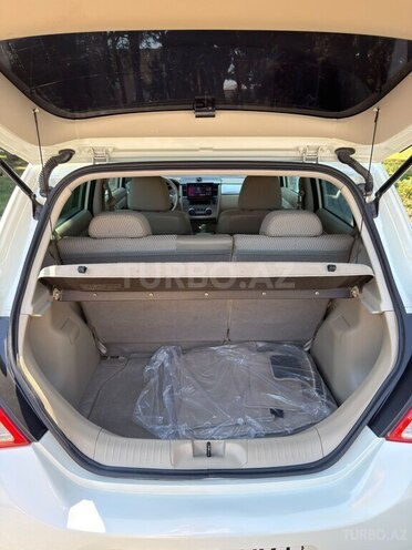 Nissan Tiida-10