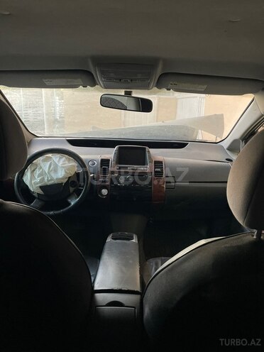Toyota Prius-5
