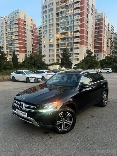 Mercedes GLC 300-1