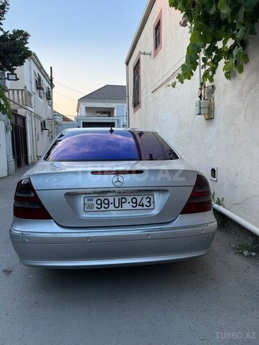 Mercedes E 270-2