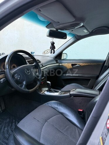 Mercedes E 270-3