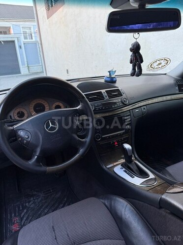 Mercedes E 270-4