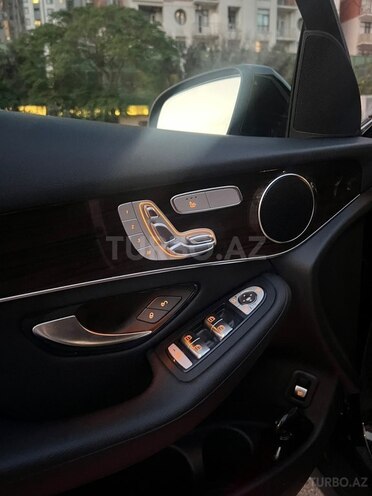 Mercedes GLC 300-12