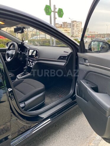 Hyundai Elantra-10