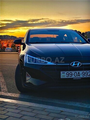 Hyundai Elantra-2