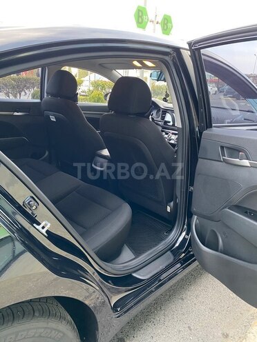 Hyundai Elantra-11