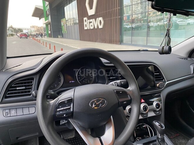 Hyundai Elantra-8