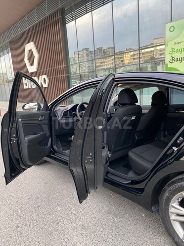 Hyundai Elantra-9