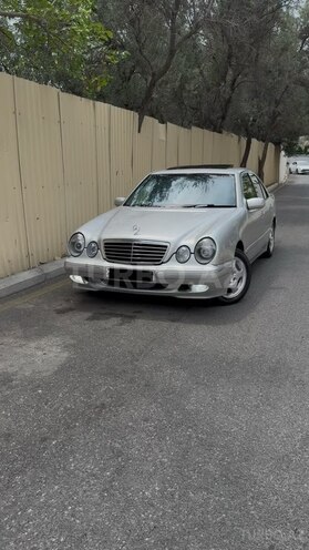 Mercedes E 240-5