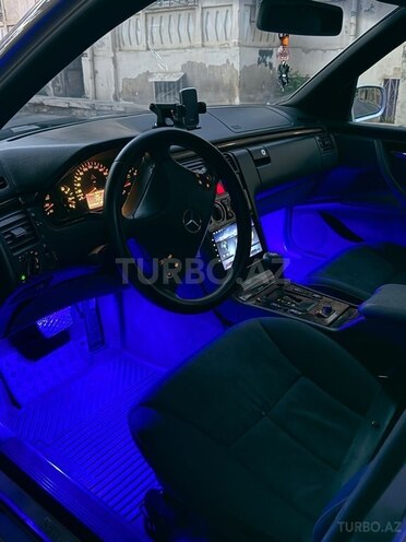 Mercedes E 240-10