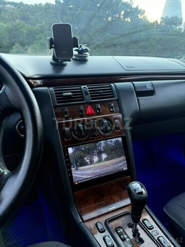Mercedes E 240-8
