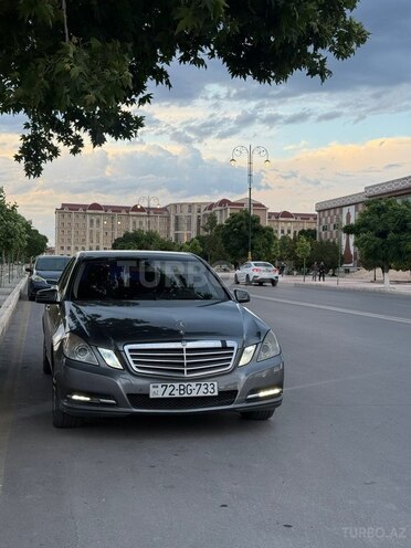 Mercedes E 220-1