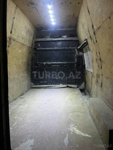 Ford Transit-12