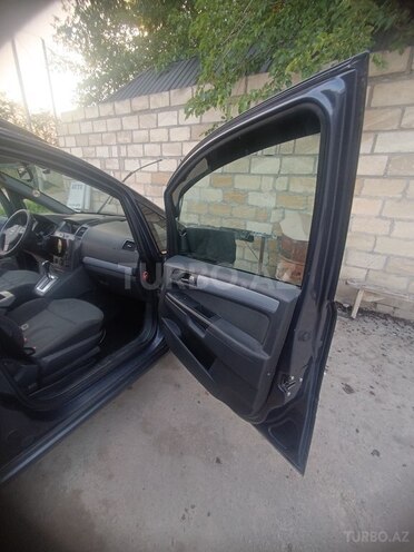Opel Zafira-8