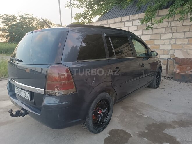 Opel Zafira-9