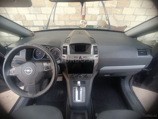 Opel Zafira-4