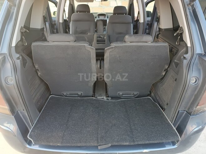Opel Zafira-12