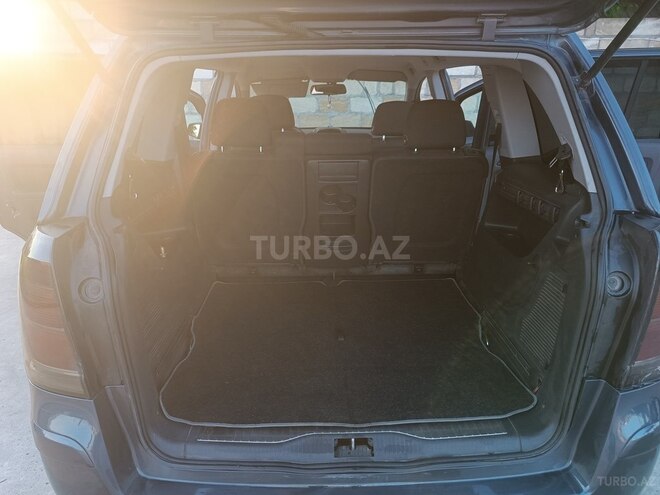 Opel Zafira-11
