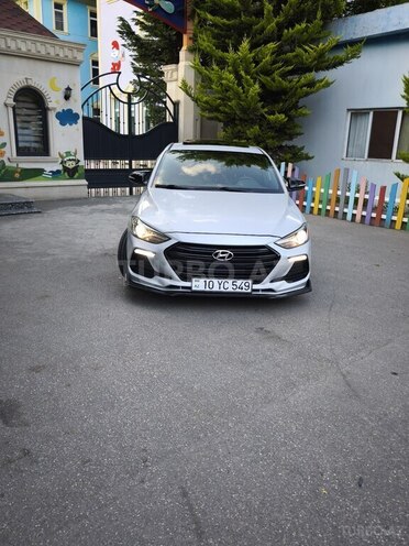 Hyundai Elantra-1