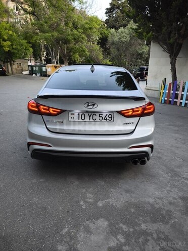 Hyundai Elantra-2