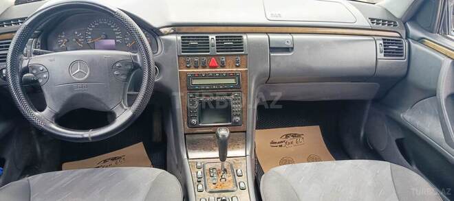 Mercedes E 240-3