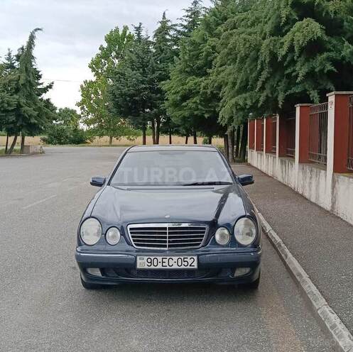 Mercedes E 240-1